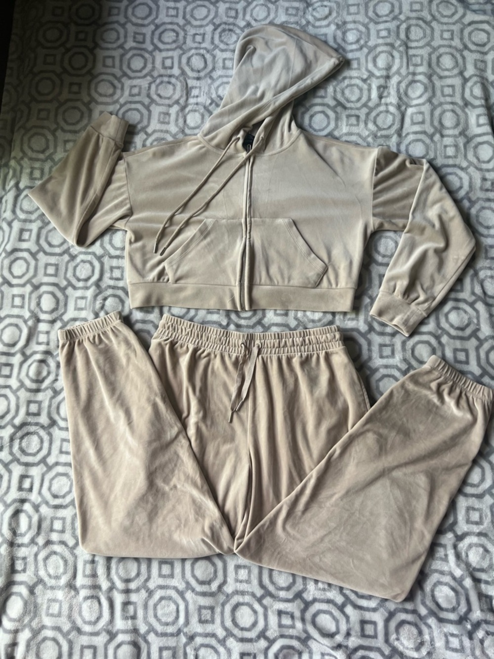 FOREVER 21 Velour Neutral Beige Cropped Hoodie & Jogger Set